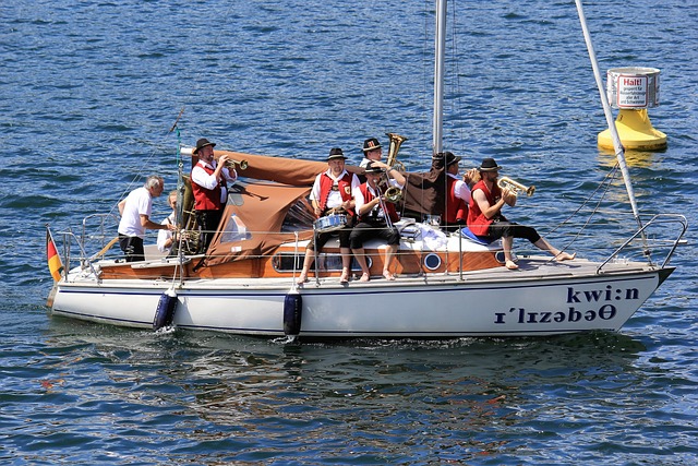 慎将球踢入 慎将球踢入